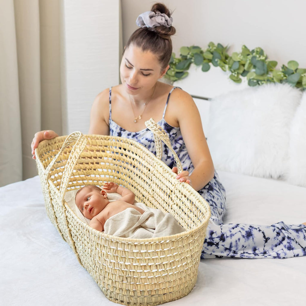Wicker Moses Basket with Mattress and Sheet M637