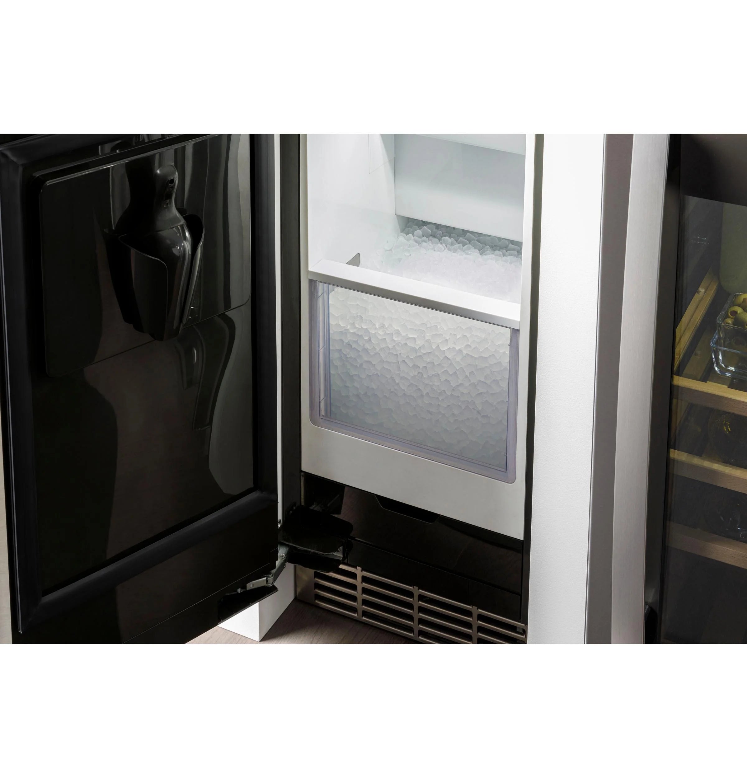 Custom Panel Ready Ice Maker P455